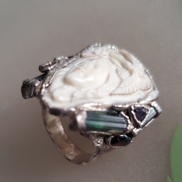 Unique Boho Silver and Cream Cameo Ring Size 6 - Picture 3 of 11